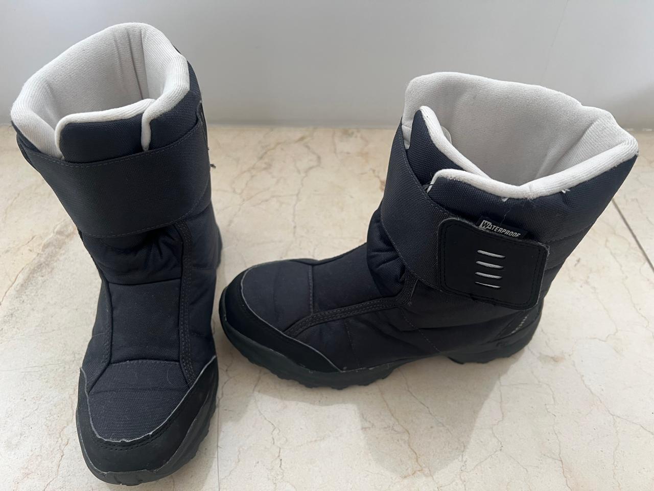 Kids' black and white waterproof snow boots