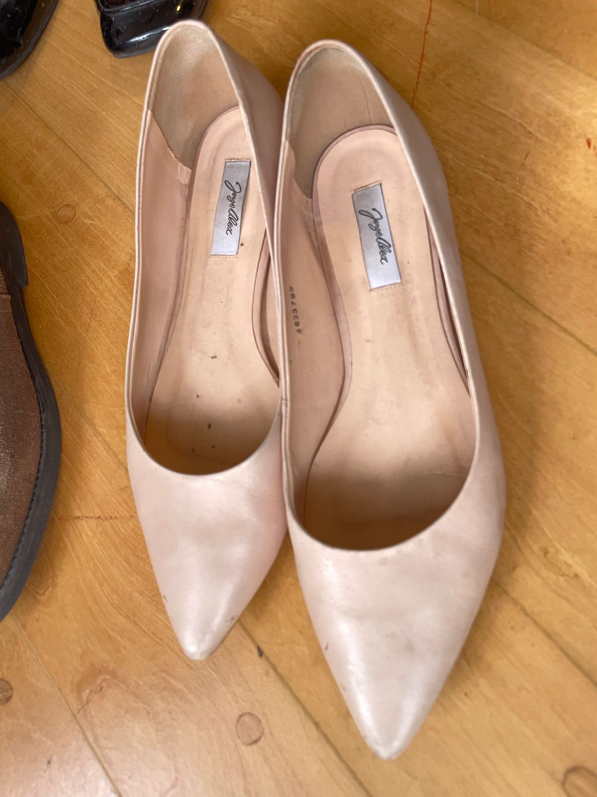 DC Shoes pink leather pumps in good condition